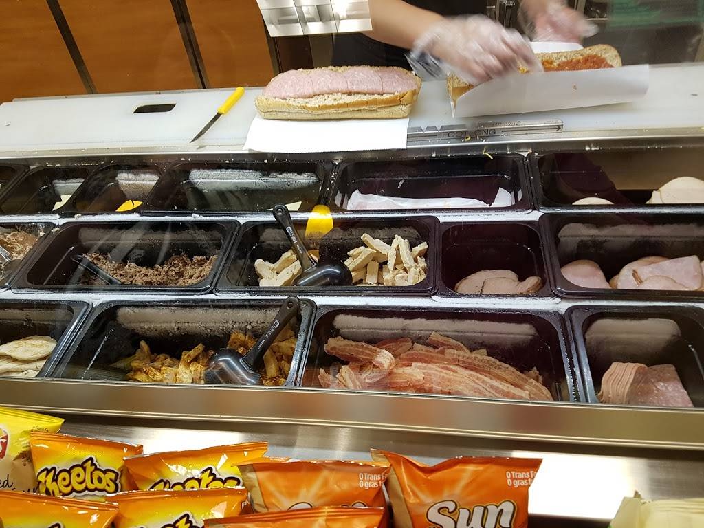 Subway | restaurant | 697 Queenston Rd, Hamilton, ON L8G 1A1, Canada | 9055603300 OR +1 905-560-3300