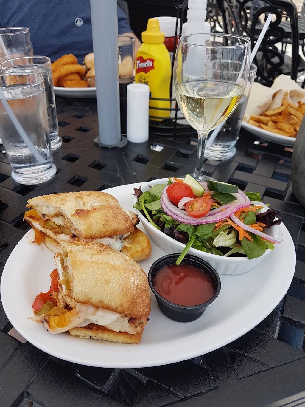 Dox Restaurant & Lounge | restaurant | 2 Princess St, Kingston, ON K7L 1A2, Canada | 6135498400 OR +1 613-549-8400