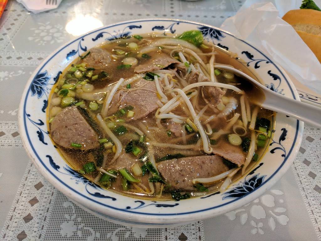 Binh Minh Restaurant | restaurant | 5211 W Market St, Greensboro, NC 27409, USA | 3368511527 OR +1 336-851-1527