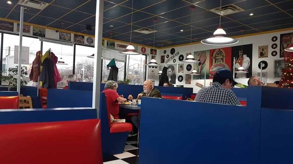 Wimpys Diner | restaurant | 1001 Division St, Cobourg, ON K9A 5J5, Canada | 9053734033 OR +1 905-373-4033