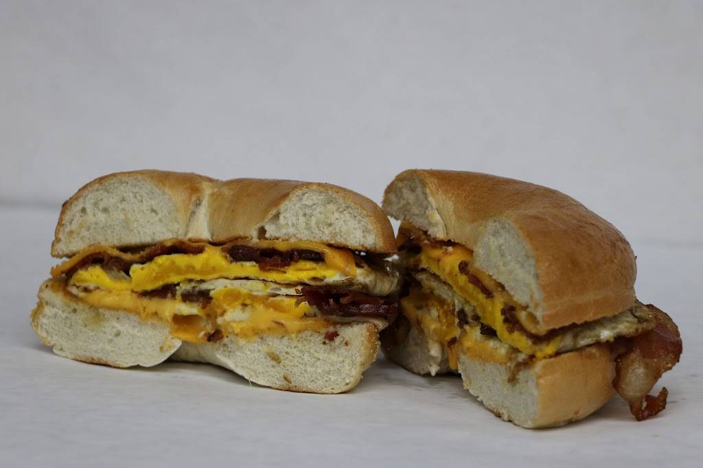 Bread Basket Deli Downtown Detroit | restaurant | 3242 E Jefferson Ave, Detroit, MI 48207, USA | 3132626393 OR +1 313-262-6393