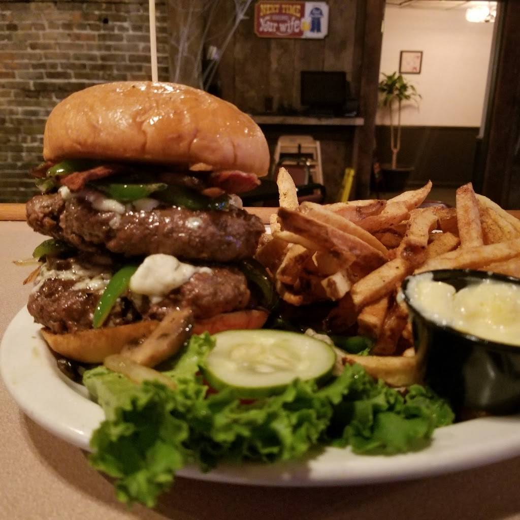 Olivers Main Street Pub | restaurant | 108 S Main St, Toluca, IL 61369, USA | 8154521552 OR +1 815-452-1552