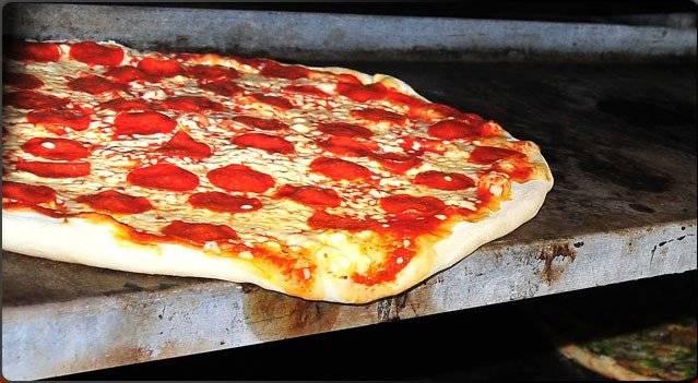 Lindas New York Pizzeria | restaurant | 1219 Lyell Ave, Rochester, NY 14606, USA | 5854588900 OR +1 585-458-8900
