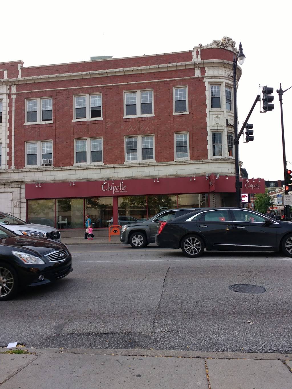 Chipotle Mexican Grill | restaurant | 3181 N Broadway, Chicago, IL 60657, USA | 7735255250 OR +1 773-525-5250