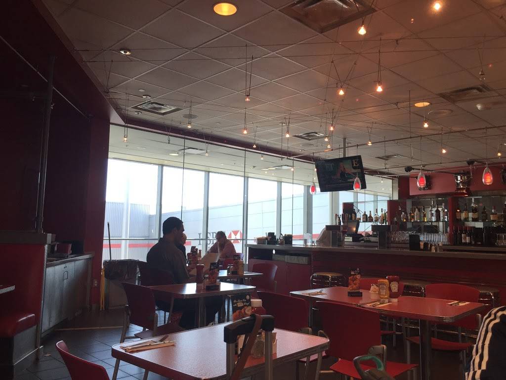 Red Rocket | restaurant | Terminal 1, 6301 Silver Dart Dr, Mississauga, ON L5P 1B2, Canada | 4167763100 OR +1 416-776-3100