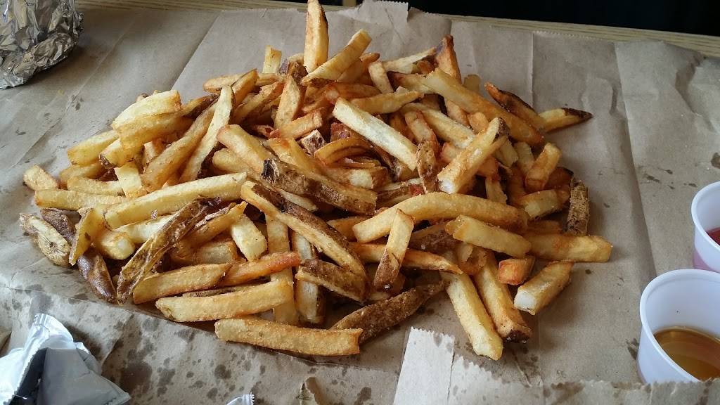 Five Guys | meal takeaway | 4105 Vinewood Ln N, Plymouth, MN 55442, USA | 7635590288 OR +1 763-559-0288