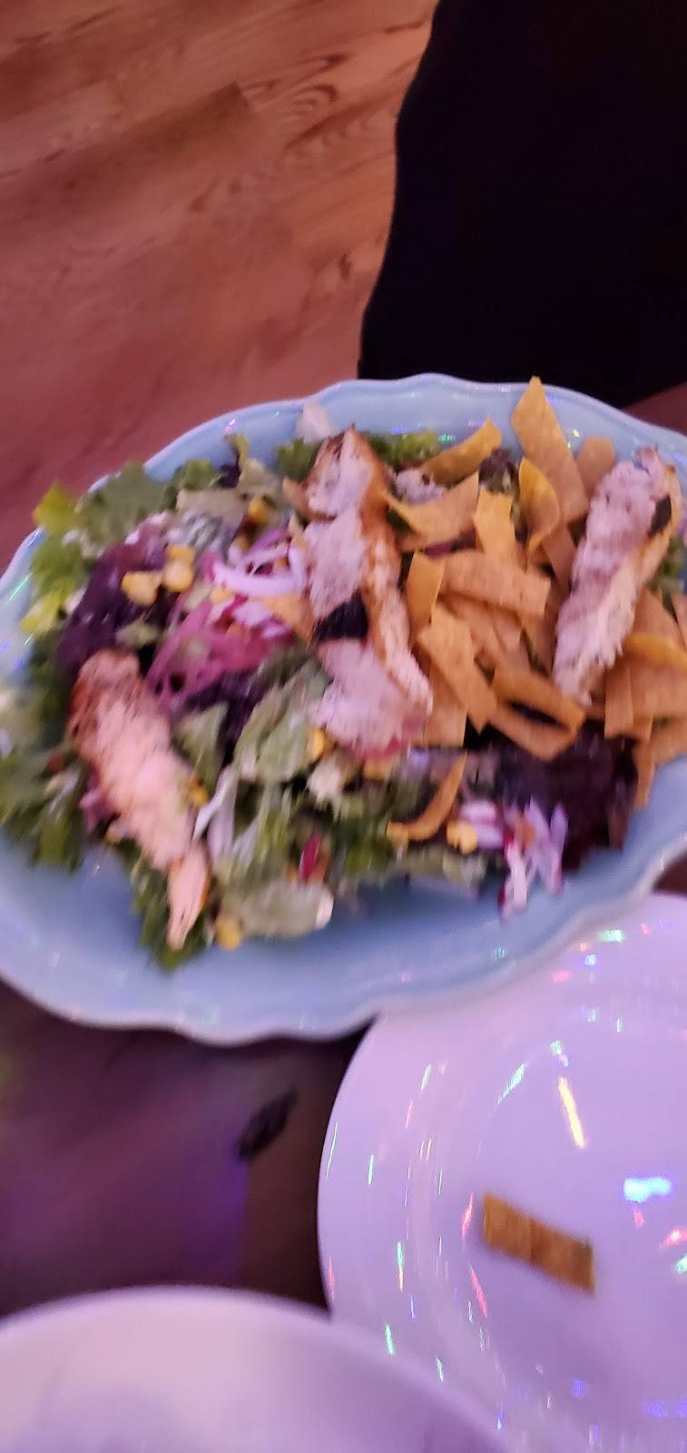 Juniors on Harrison | restaurant | 789 Harrison Ave, New Orleans, LA 70124, USA | 5047666902 OR +1 504-766-6902