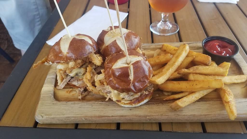 Dixie Grill & Brewery | restaurant | 5101 S Dixie Hwy, West Palm Beach, FL 33405, USA | 5615863189 OR +1 561-586-3189