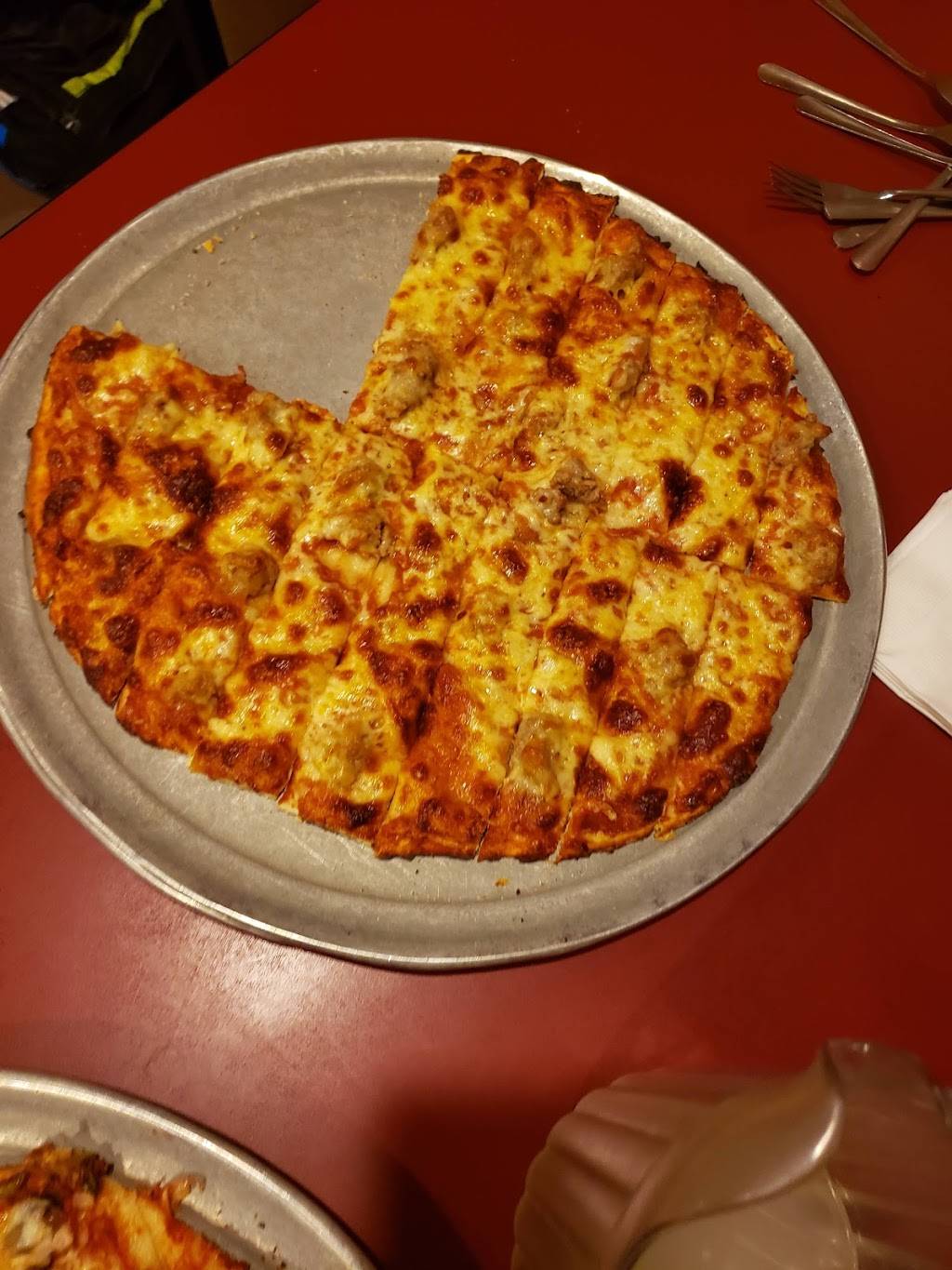 Agatuccis Restaurant | restaurant | 2607 N University St, Peoria, IL 61604, USA | 3096888200 OR +1 309-688-8200