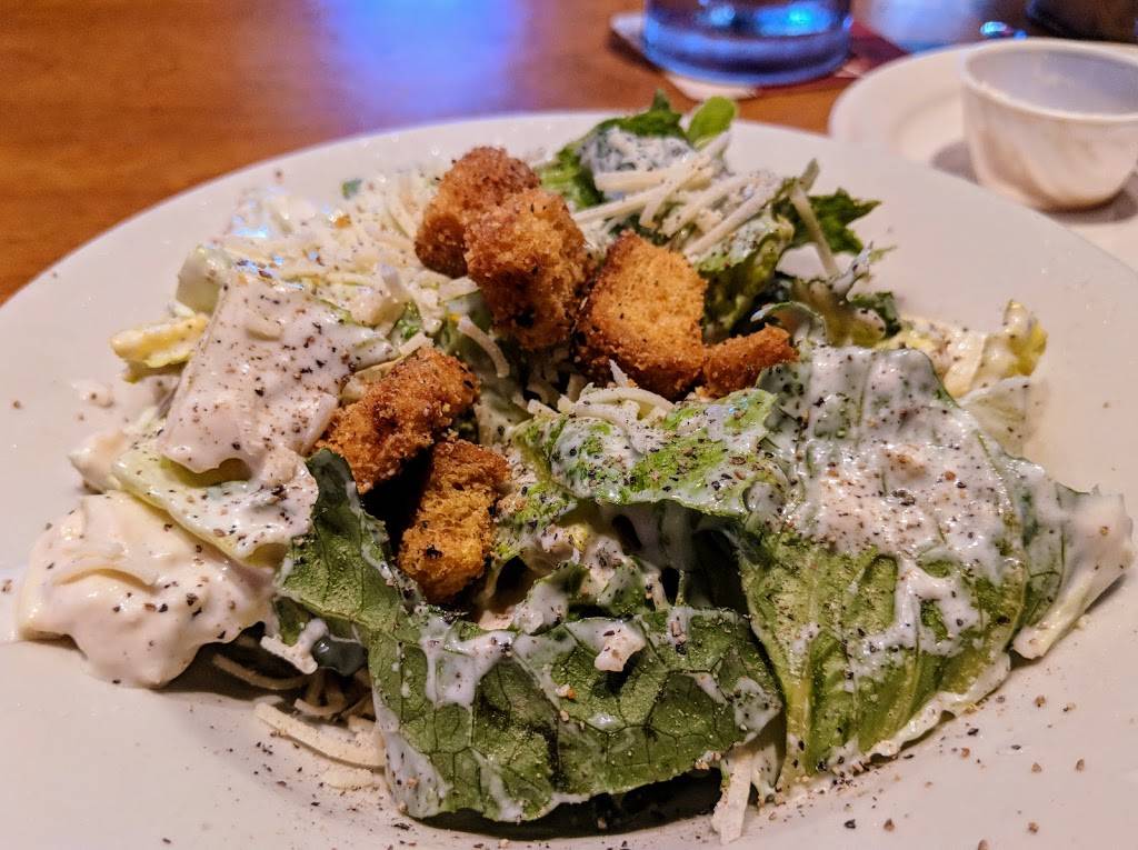 Texas Roadhouse | restaurant | 1300 Bass Pro Drive, St Charles, MO 63301, USA | 6364432301 OR +1 636-443-2301