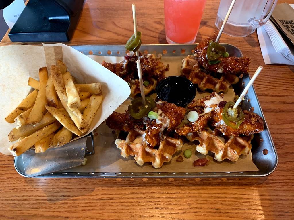 Chilis Grill & Bar | restaurant | 105 Town Centre Dr, Johnstown, PA 15904, USA | 8142663884 OR +1 814-266-3884