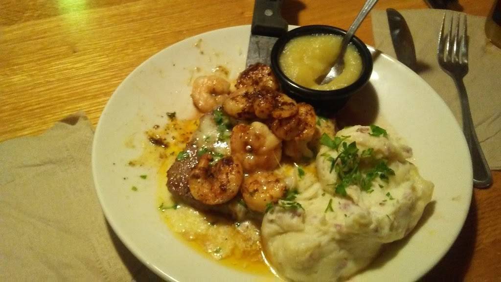 Applebees Grill + Bar | restaurant | 1921 Vaughn Rd, Wood River, IL 62095, USA | 6182581051 OR +1 618-258-1051