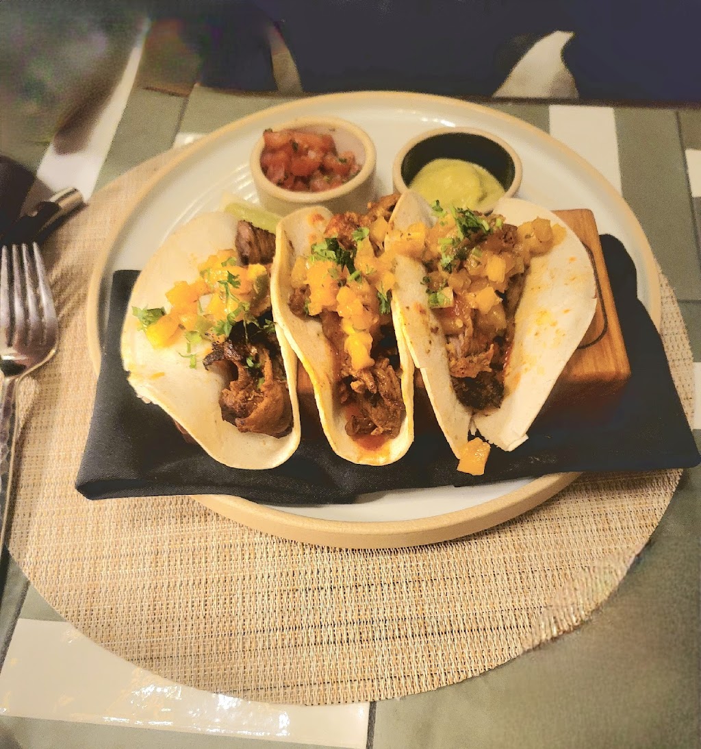 Las Botellas | restaurant | 4488 Teal Rdg Wy Suite H-100, Riverton, UT 84096, USA | 3857587847 OR +1 385-758-7847