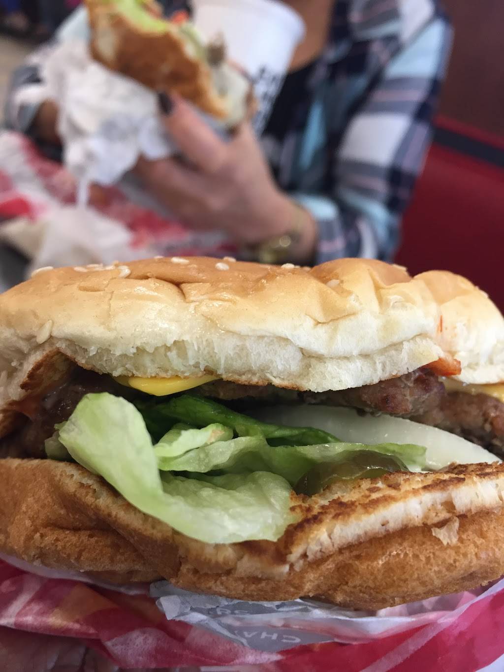 Carls Jr. | restaurant | 3255 Saviers Rd, Oxnard, CA 93033, USA | 8054860328 OR +1 805-486-0328