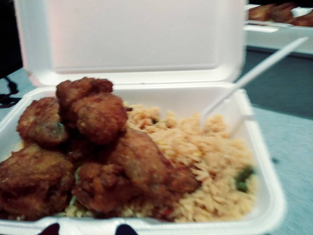 Royal Fried Chicken | restaurant | 270 Dexter St, Pawtucket, RI 02860, USA | 4017224433 OR +1 401-722-4433