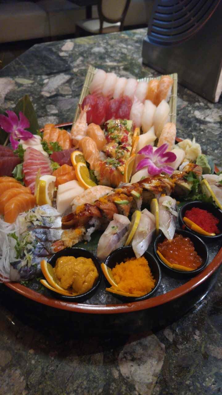 Fins Sushi & Grill | restaurant | 240 Cambridge St, Boston, MA 02114, USA | 6172272277 OR +1 617-227-2277