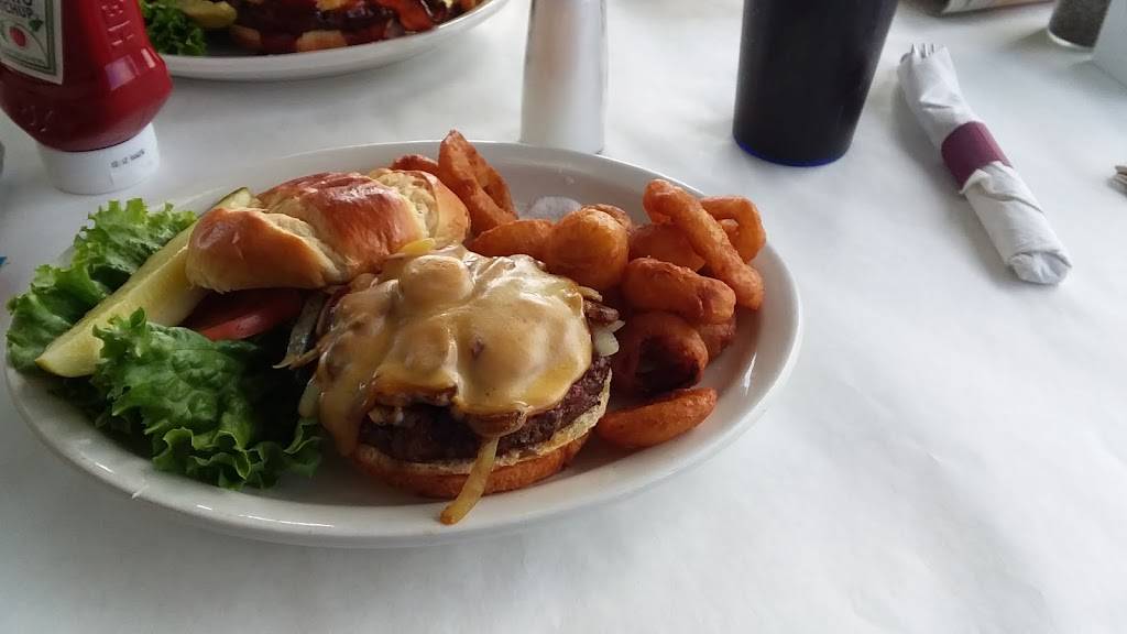 Dockers | restaurant | 33 W Grand Ave, Fox Lake, IL 60020, USA | 8479730033 OR +1 847-973-0033