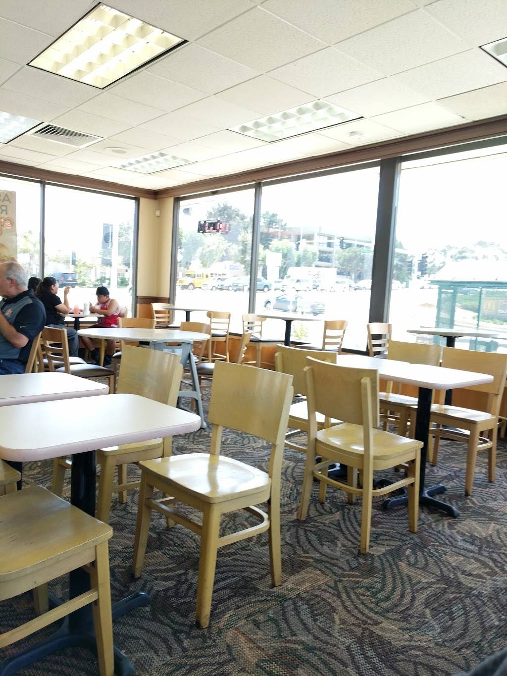 Wendys | restaurant | 2551 E Vineyard Ave, Oxnard, CA 93036, USA | 8054853373 OR +1 805-485-3373