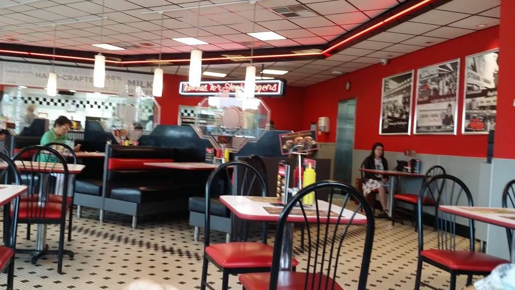 Steak n Shake | restaurant | 3800 SW College Rd, Ocala, FL 34474, USA | 3528731994 OR +1 352-873-1994