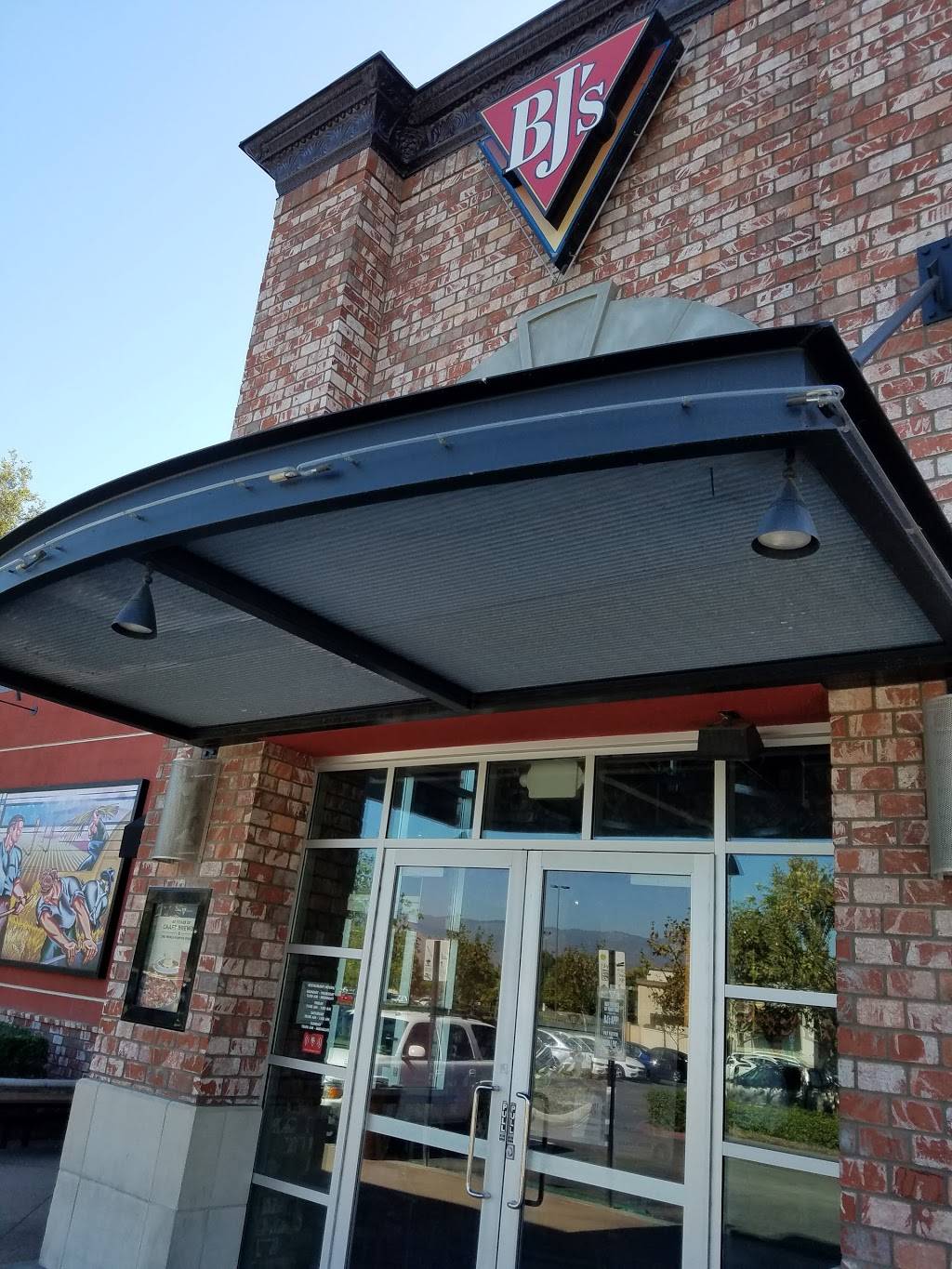BJs Restaurant & Brewhouse | restaurant | 1045 E Harriman Pl, San Bernardino, CA 92408, USA | 9093807100 OR +1 909-380-7100