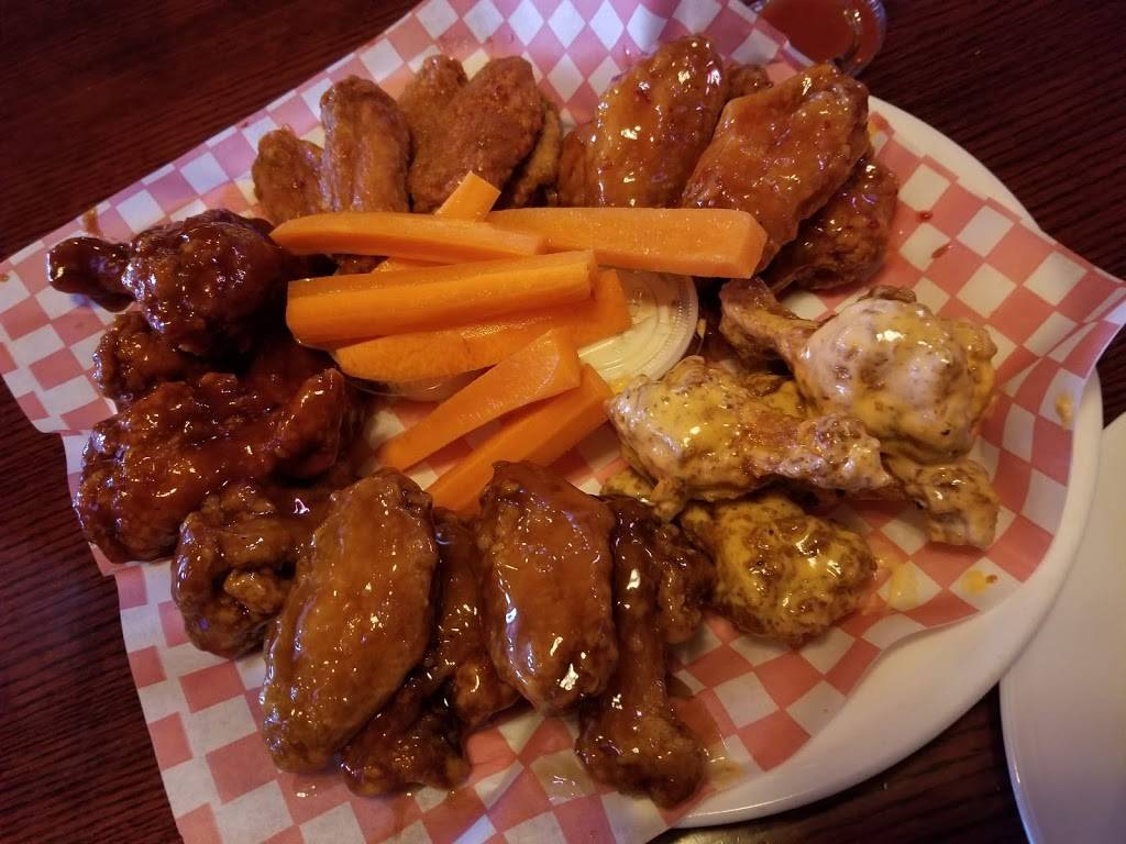 The Naked Wing | restaurant | 24018 Woodbine Ave, Keswick, ON L4P 3E9, Canada | 9059892525 OR +1 905-989-2525