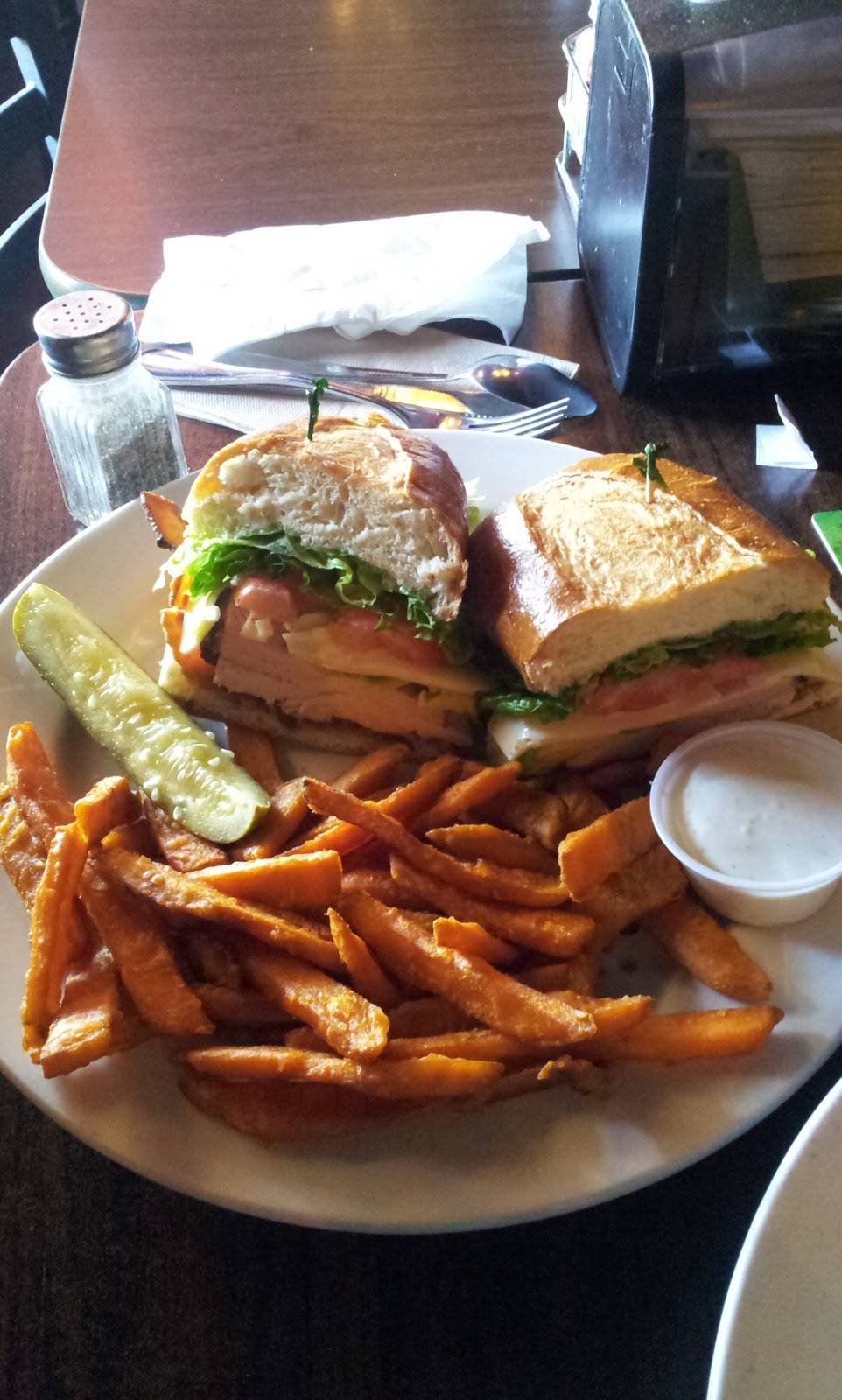 Sierra Grill Smokehouse | restaurant | 2515 Grass Valley Hwy, Auburn, CA 95603, USA | 5308237600 OR +1 530-823-7600