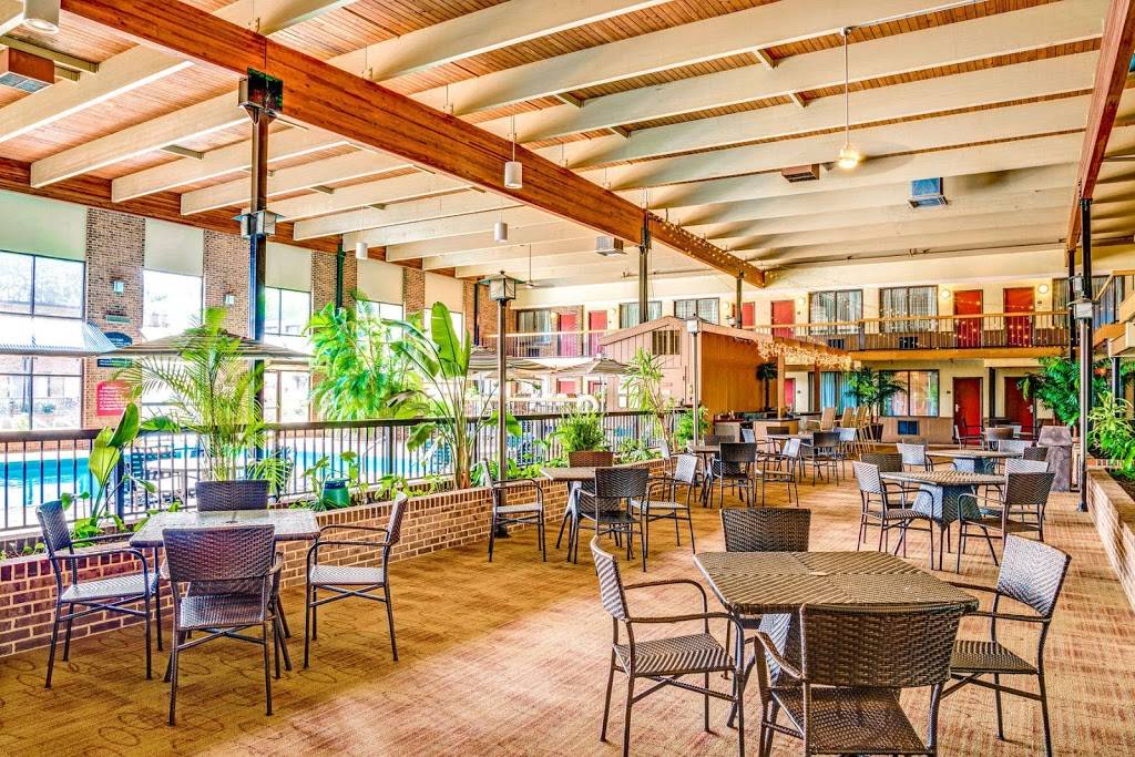 Fenderz Grill & Pub | restaurant | 2000 Loucks Rd, York, PA 17408, USA | 71784695007140 OR +1 717-846-9500 ext. 7140