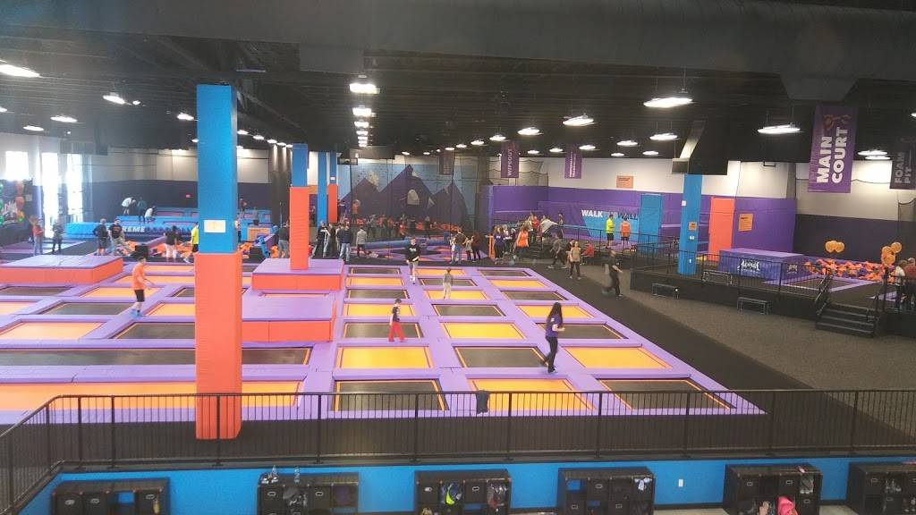 Apex Entertainment Marlborough | restaurant | 21 Apex Drive, Marlborough, MA 01752, USA | 5082518666 OR +1 508-251-8666