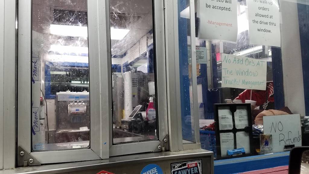 Dixie Queen | restaurant | 2231 Summer Ave, Memphis, TN 38122, USA | 9015674701 OR +1 901-567-4701