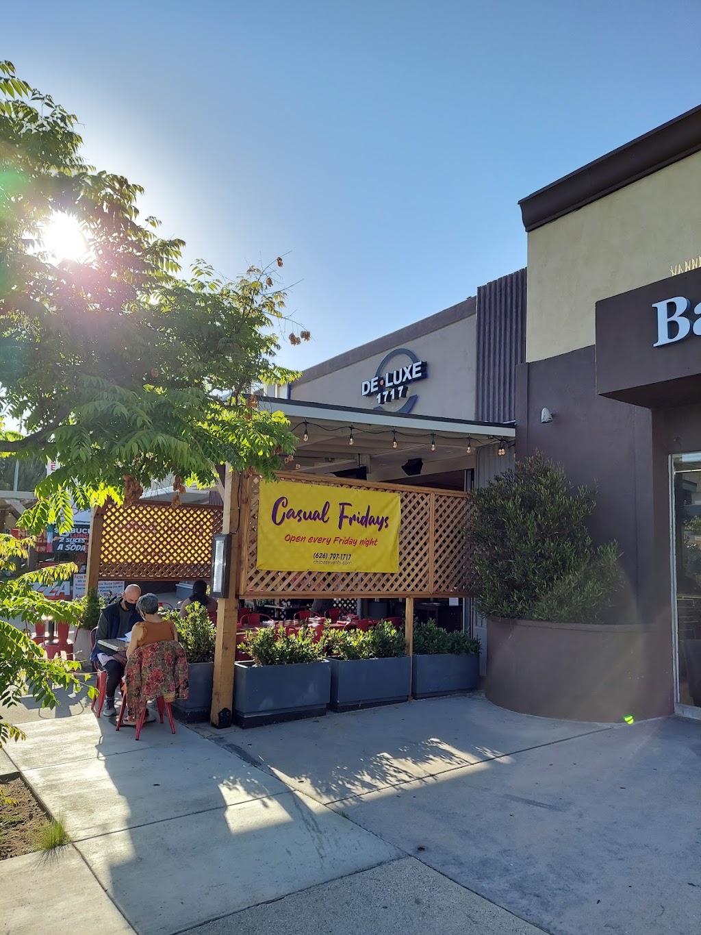 Deluxe 1717 | restaurant | 1717 E Washington Blvd, Pasadena, CA 91104, USA | 6267971717 OR +1 626-797-1717