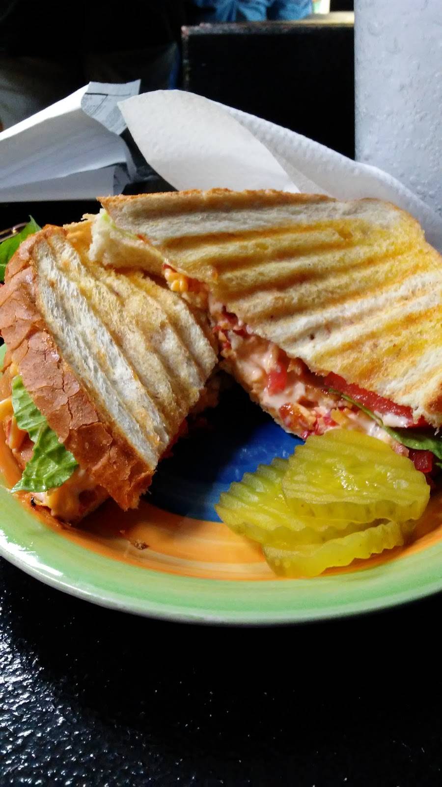 Ems Kitchen At Hawthorne Drugs | meal takeaway | 975 Hawthorne Ave Ste B, Athens, GA 30606, USA | 7062069322 OR +1 706-206-9322