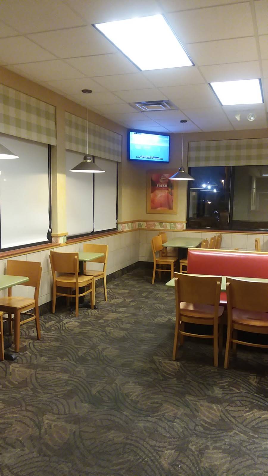Wendys | restaurant | 5959 Belleville Crossing St, Belleville, IL 62226, USA | 6183557618 OR +1 618-355-7618