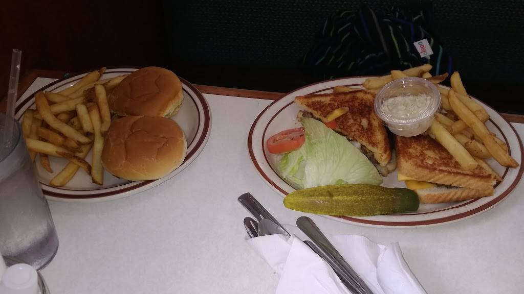 Mykonos Family Restaurant | restaurant | 8501 W Capitol Dr, Milwaukee, WI 53222, USA | 4144381939 OR +1 414-438-1939