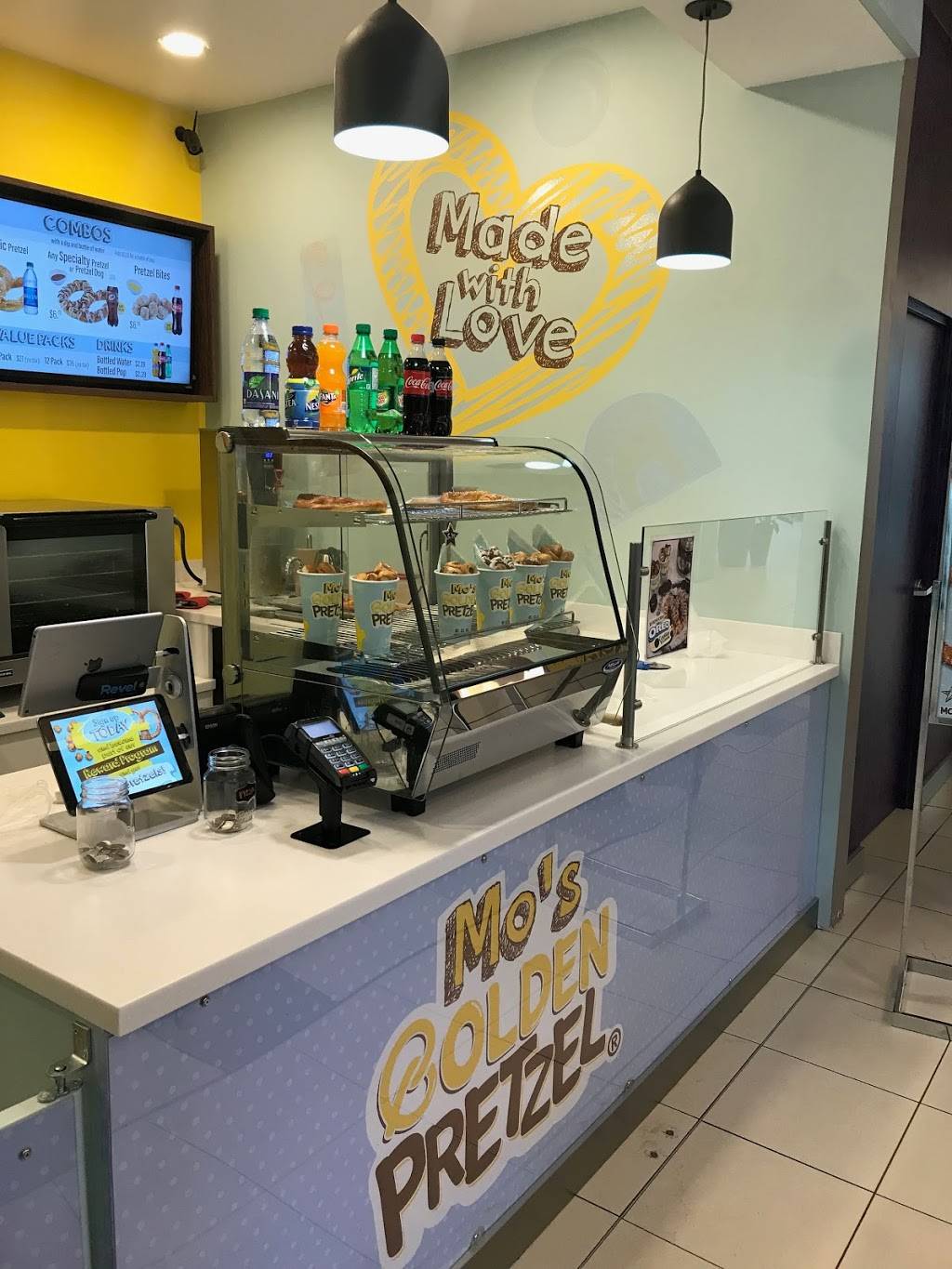 Mos Golden Pretzel | restaurant | 1 Promenade Cir Unit 155C, Thornhill, ON L4J 4P8, Canada | 9057075962 OR +1 905-707-5962