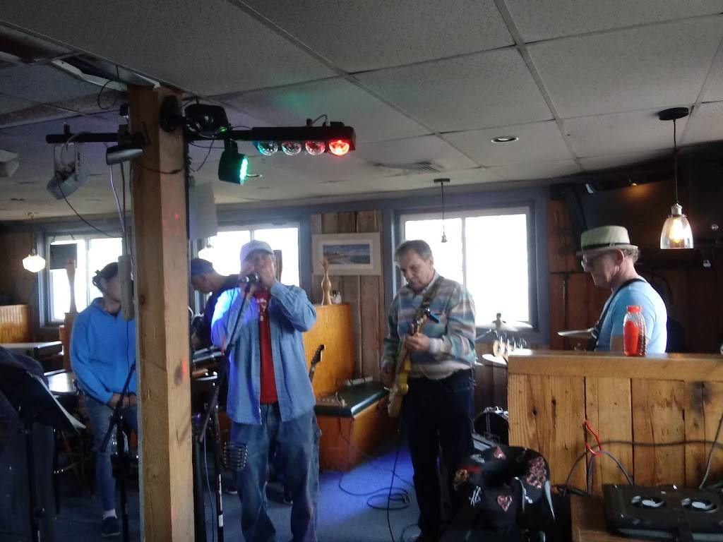 Anchor Ale House | restaurant | 100 Davis Straits, Falmouth, MA 02540, USA | 5082998200 OR +1 508-299-8200