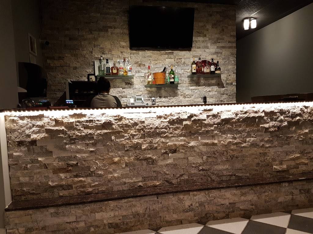 Maestro Pizza and Grill | restaurant | 2421 Walker Rd, Windsor, ON N8W 3P8, Canada | 5192506222 OR +1 519-250-6222