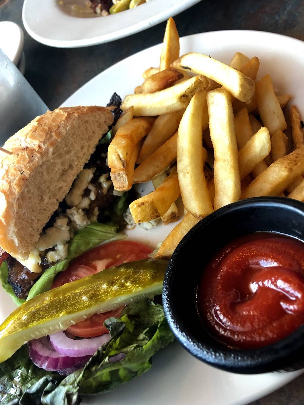 Golden Valley Restaurant And Brewery | restaurant | 980 NE 4th St, McMinnville, OR 97128, USA | 5034722739 OR +1 503-472-2739