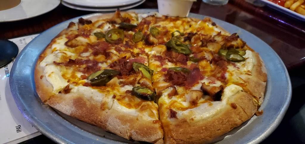 Buddys Pizza Pub | restaurant | 547 W Grove St, Middleborough, MA 02346, USA | 5089239196 OR +1 508-923-9196