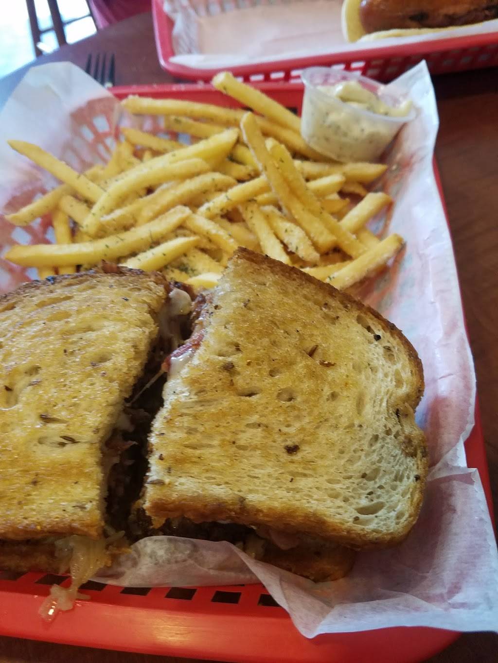 Burgers & Brats | restaurant | 6214, 6100 Long Prairie Rd #300, Flower Mound, TX 75028, USA | 9725399110 OR +1 972-539-9110