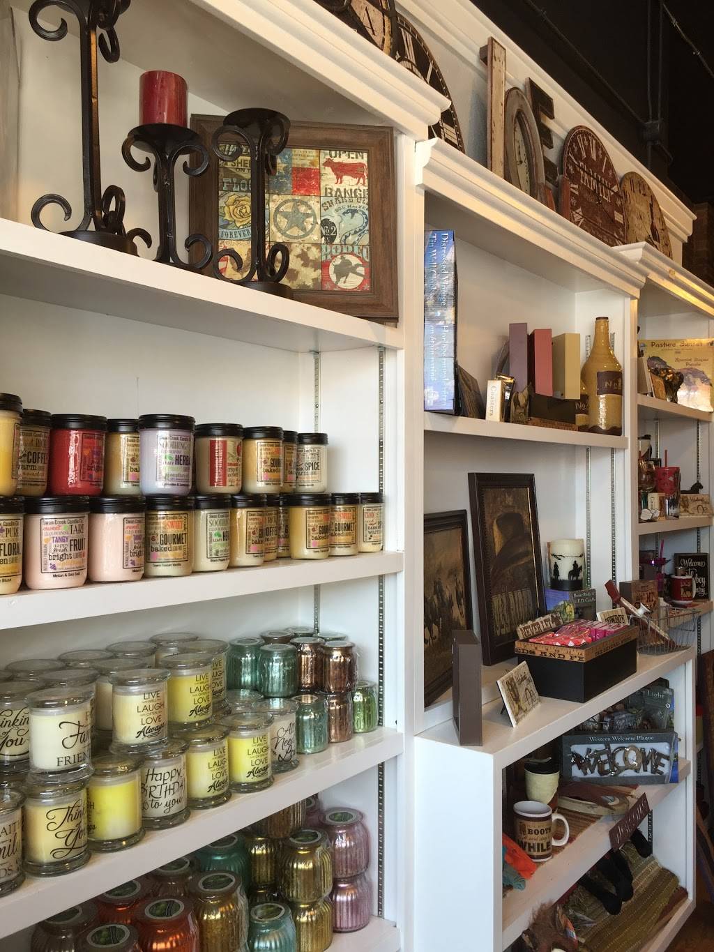 Montross Pharmacy/Gift Shop/Fountain | cafe | 120 N 1st Ave, Winterset, IA 50273, USA | 5154622282 OR +1 515-462-2282