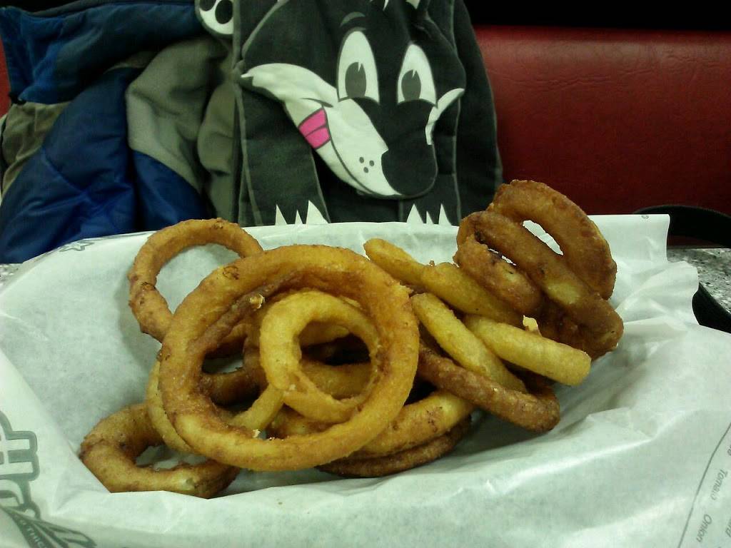 Hardees | restaurant | 519 S Bay Rd, Dover, DE 19901, USA | 3026740371 OR +1 302-674-0371