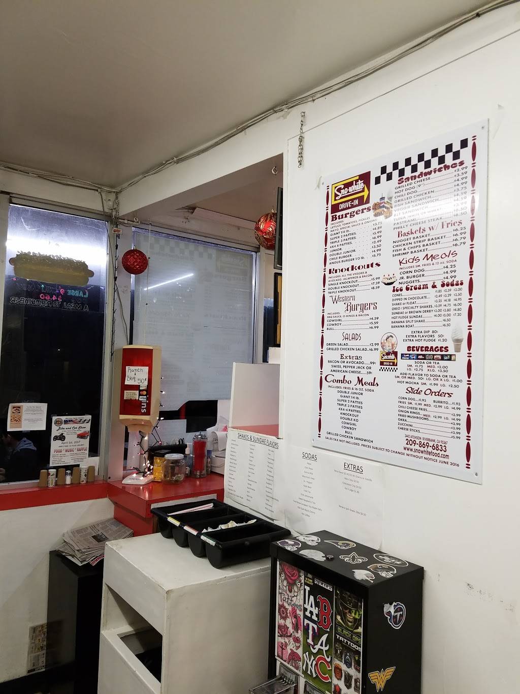 Sno-White Drive In | restaurant | 3442 Atchison St, Riverbank, CA 95367, USA | 2098696833 OR +1 209-869-6833