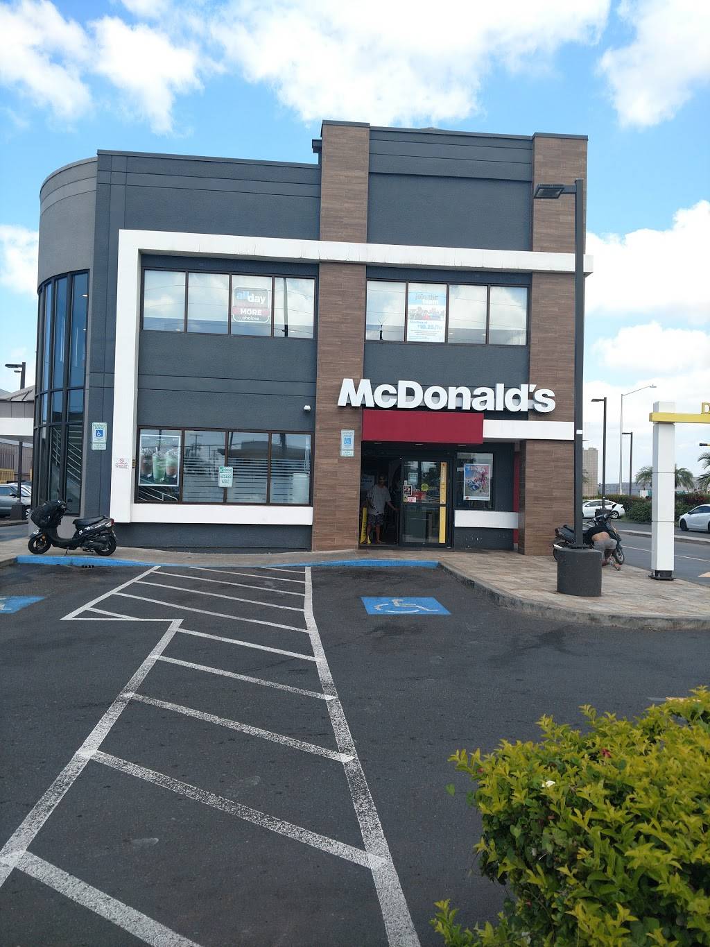 McDonalds | cafe | 2121 N Nimitz Hwy, Honolulu, HI 96819, USA | 8088320740 OR +1 808-832-0740