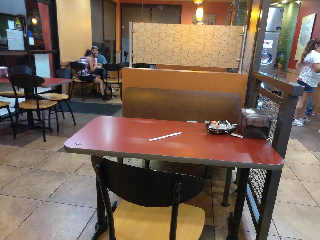 Jack in the Box | restaurant | 1020 S Westmoreland Rd, Dallas, TX 75211, USA | 2143315630 OR +1 214-331-5630