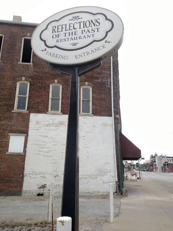 Reflections Family Restaurant | restaurant | 15 S Central Ave, Casey, IL 62420, USA | 2179320154 OR +1 217-932-0154