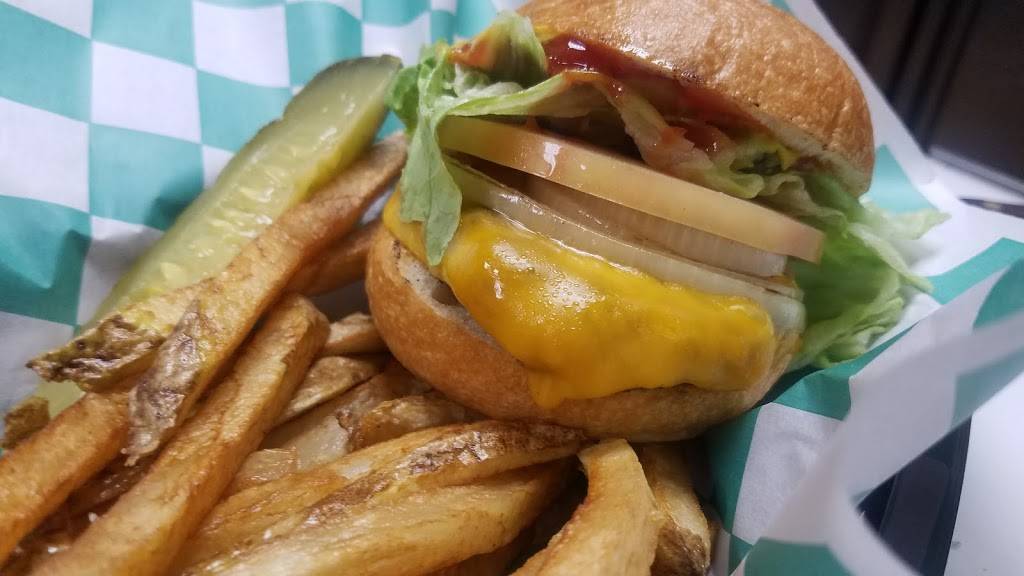 Buckys Grille | restaurant | 676 Stewart Creek Rd, Lehighton, PA 18235, USA | 5703864471 OR +1 570-386-4471