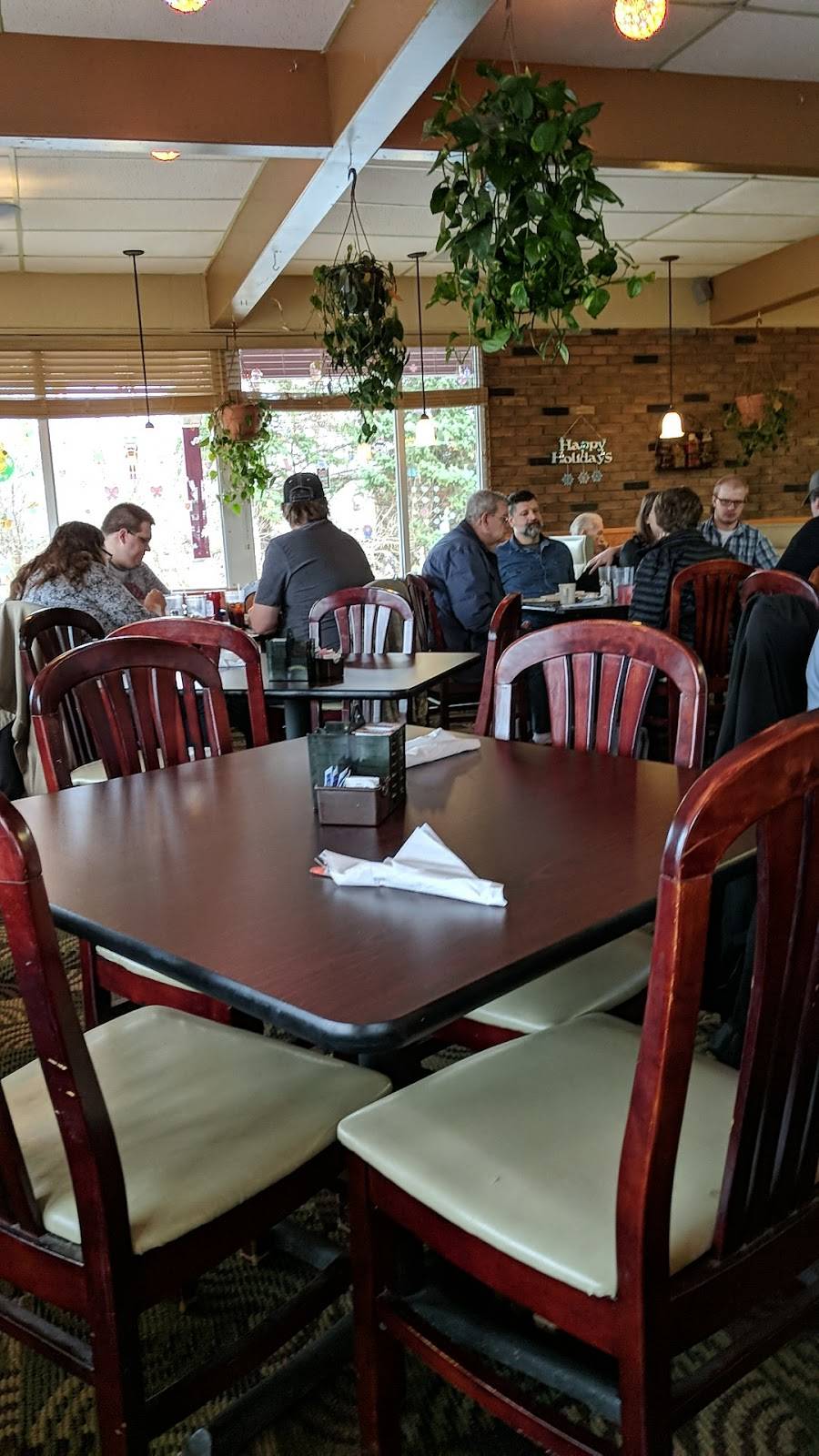 Falcon Family Restaurant | restaurant | 1021 S Main St, Bowling Green, OH 43402, USA | 4198194494 OR +1 419-819-4494