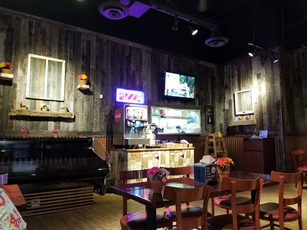 Giant Rustic Pizza | restaurant | 3945 E Camelback Rd, Phoenix, AZ 85018, USA | 6024229300 OR +1 602-422-9300