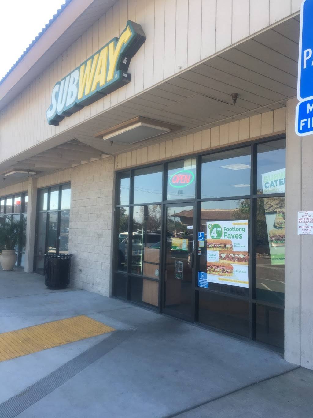 Subway Restaurants | restaurant | 50 W. Bullard Suite 108 Crossroads Shopping Center, Clovis, CA 93612, USA | 5592994640 OR +1 559-299-4640