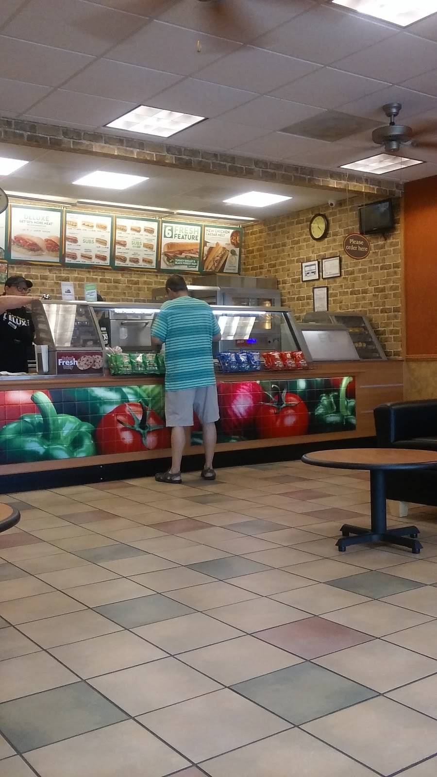 Subway | meal takeaway | 10903 NW, MO-45, Parkville, MO 64152, USA | 8163823833 OR +1 816-382-3833